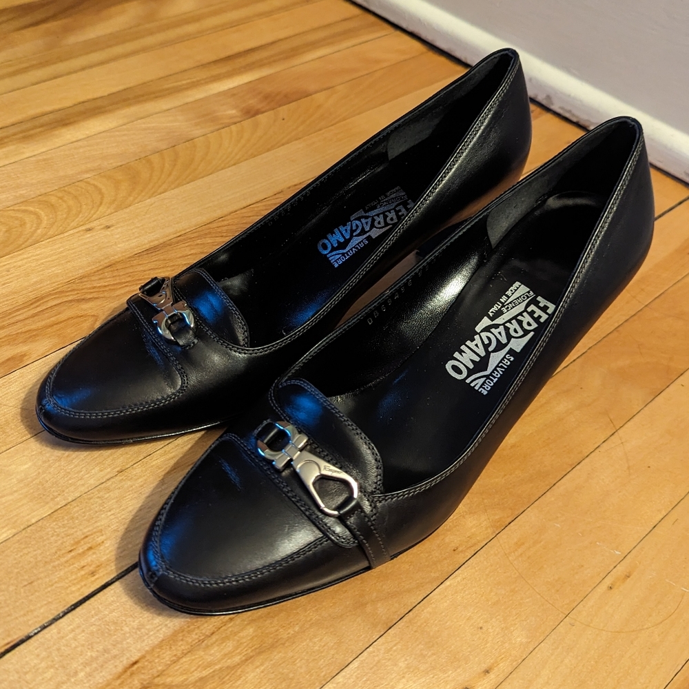 Salvatore Ferragamo Gancini Pumps Black 9 B - 5cm - Chicago Nero Calf Heels